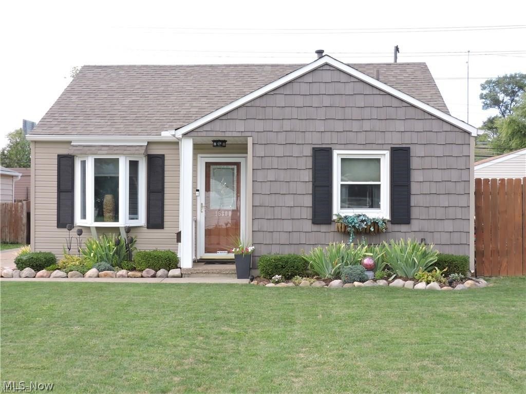 Beautiully updated and spacious ranch home.  Remodeled kitchen and bath!  Spectacular laminate floor covering in Living Room and Master Bedroom.  Ceramic tile loor covering in kitchen!  Sliding glass doors lead to a wonderful wood deck for entertaining and summer enjoyment.  The yard also features a privacy fence.  Hurry won't last!