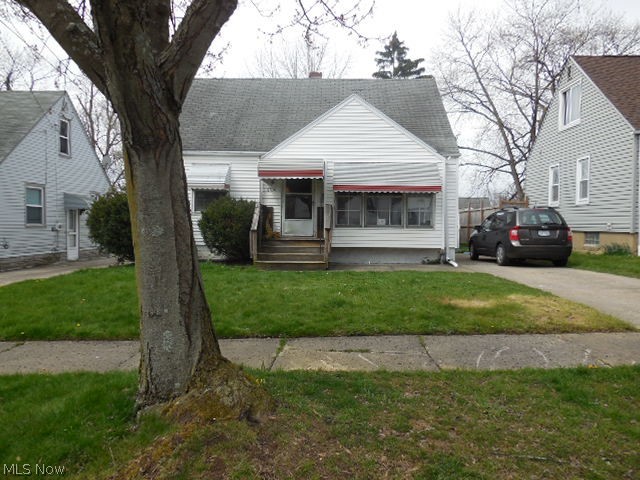 This home is being sold "As IS" Seller CAN NOT and WILL NOT make any repairs!!!!!! Tenant Occupied until 7/1/2022. tenant might be out before 7/1/2022.
This home offers hardwood floors and is within walking distance to the park.