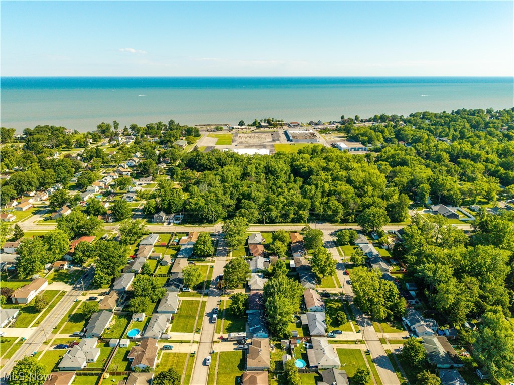 Lake Breeze Manor - Residential