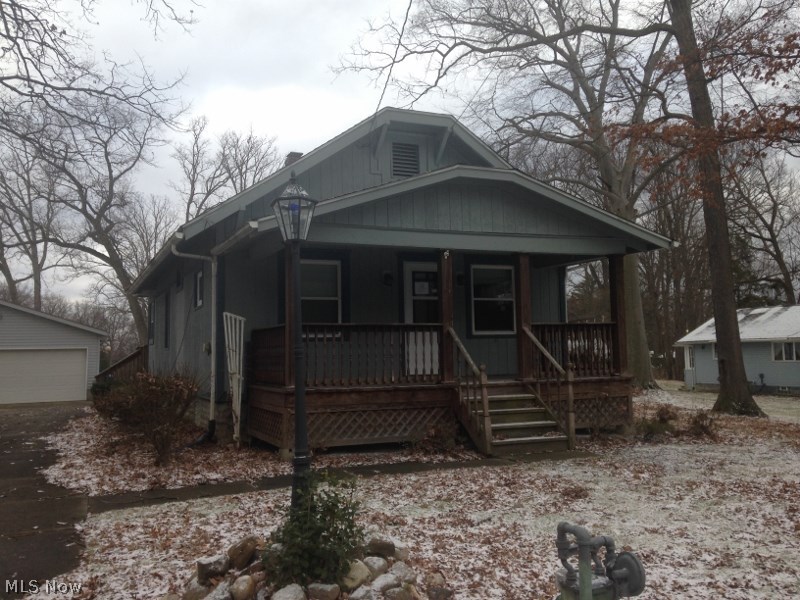 Great Starter or retirement home. Formal dining with bay windows, Larage eat in kitchen, Larg deck, front porch, Windows and 
mechanics appear recent. 2 car detached garage built in 2000. Property built prior to 1978 leadbase paint may be present.