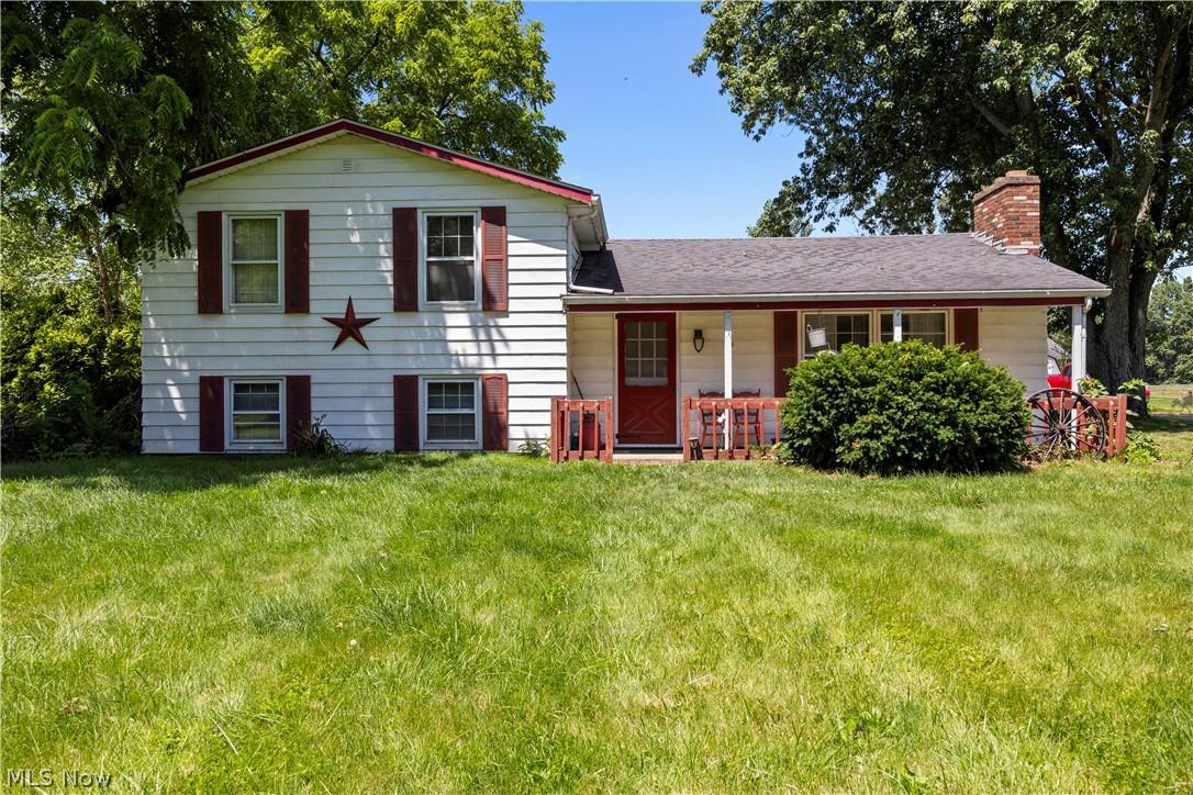 Welcome home to this beautiful 3-bedroom, 1.5-bath residence situated on 1.56 acres in desirable Amherst Township.
Enjoy the benefits of no RITA taxes while taking advantage of the spacious property and peaceful surroundings. Inside,
luxury vinyl plank (LVT) flooring flows throughout the home as well some original hardwood, offering both style and
durability. The bright and inviting sunroom provides the perfect space to relax, entertain, or enjoy views of the
expansive backyard. With generous living spaces and room to spread out both indoors and out, this property offers the
ideal blend of comfort and convenience. For added peace of mind, the seller is including a one-year home warranty!
Don't miss this exceptional opportunity to own a move-in-ready home with acreage in Amherst Township!