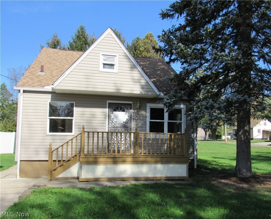 *Open House Sunday, November 5 1-2:30pm*   Welcome home to this beautiful, fully renovated cape cod! Located on a dead-end street with close access to shopping and I-76, this house has refinished hardwood floors, new paint throughout, new light fixtures and doors, new plumbing, and new furnace. The kitchen and bathrooms have been fully renovated with granite counter tops. The upstairs bedroom has a large walk-in closet and is complete with brand new carpet. The bonus room can be used as a third bedroom, play room, or an office. The house also has a large side yard, wheelchair ramp, a storage shed, and all appliances stay!