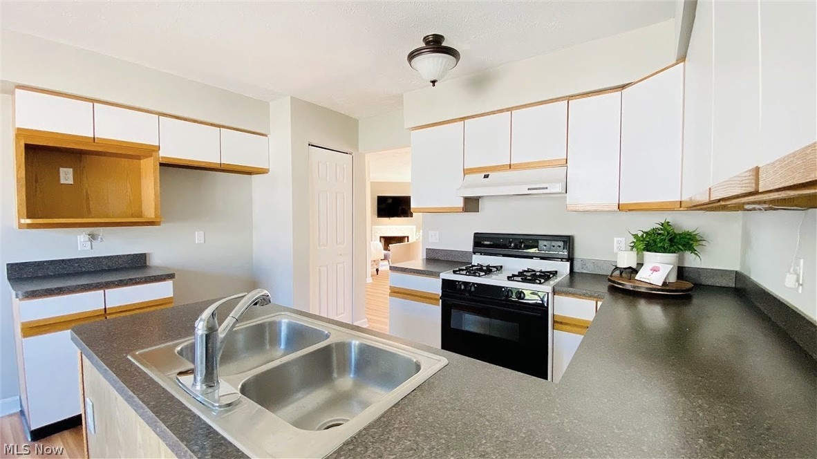 Settlers Village Condo - Residential
