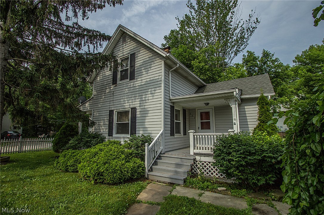Really Clean Cute 2/3 Bedroom Home located within walking
Distance to Baldwin Wallace College & Shopping. Very Large First Floor master suite.
First Floor Laundry.2 small bedrooms upstairs. Porch on the front to enjoy the summer nights.
One Car detached garage included. Stove, Refrigerator, Dishwasher provided.
Tenant to pay all Utilities. 35.00 Dollar application fee.
Available immediately. First month, last Month & small security deposit required.
No Pets & Non smoking unit