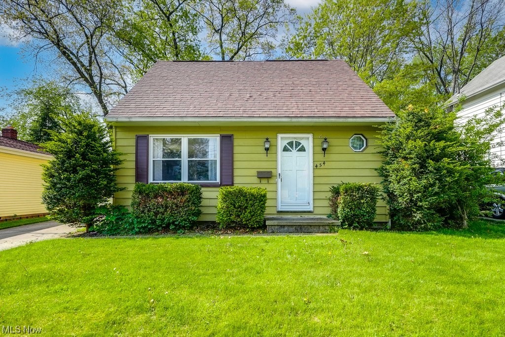 Welcome to 454 Keenan Ave, in Cuyahoga Falls. This 3 bedroom, 1 bath cape has been owner occupied since the late 1970's. 2 bedrooms are located on the 1st floor and the Master Bedroom is on the 2nd floor. Sellers removed the carpet on the first floor to expose the hardwood floors. Buyers may choose to refinish the wood to it's natural beauty or update it to their style. The Eat-in Kitchen has a view to the private Fenced in back yard and Large 2 car Garage. New Furnace 2019 and HWT 2011.  ALL appliances are included. For Buyer's peace of mind, Sellers are offering a one year Home Warranty.
Minutes from Route 8, restaurants, shopping, bike & hike trails, and other recreational activities. House is priced to Sell AS-IS.