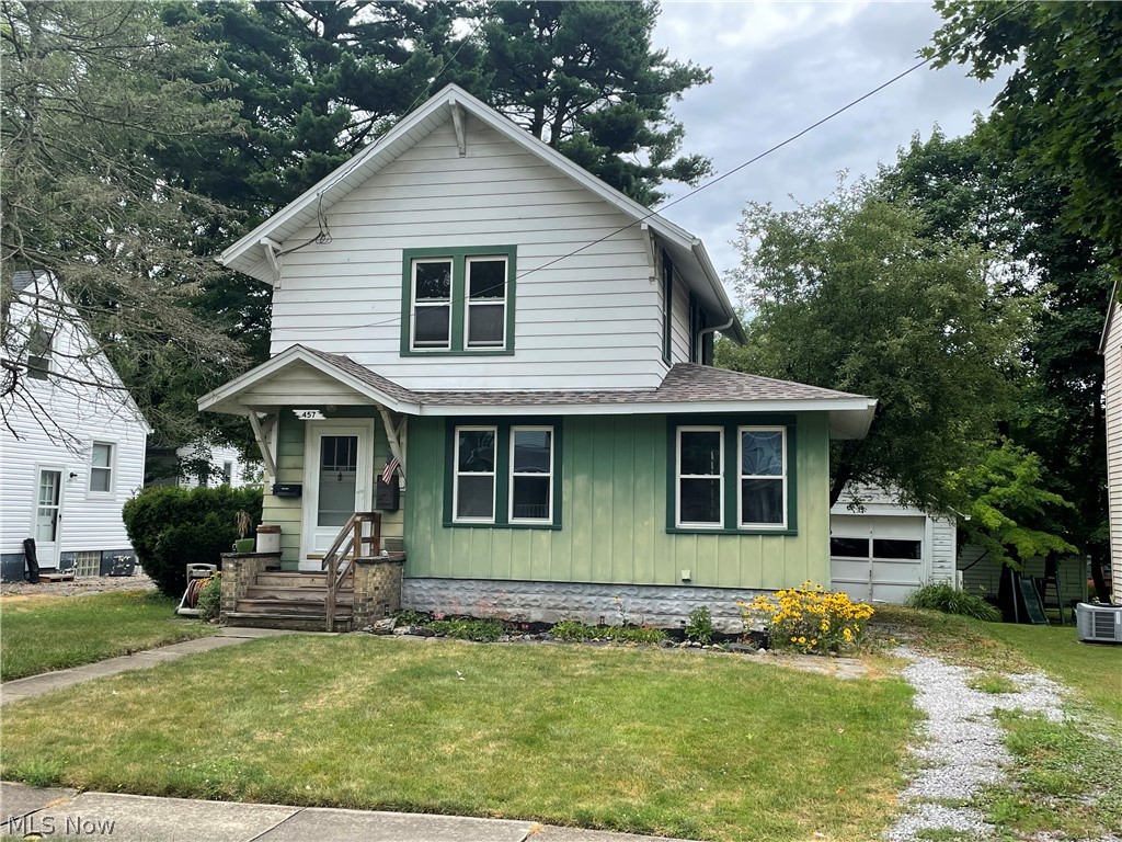 With a little TLC, this 3 bedroom Kent home could be a dream home.  The roof is a dimensional shingle and does not seem too old.  Some of the updates include: Vinyl windows, newer furnace, newer a/c, and the electric panel.  The large living room will make a great space.  There is a garage, full basement, nice yard, and so much more.