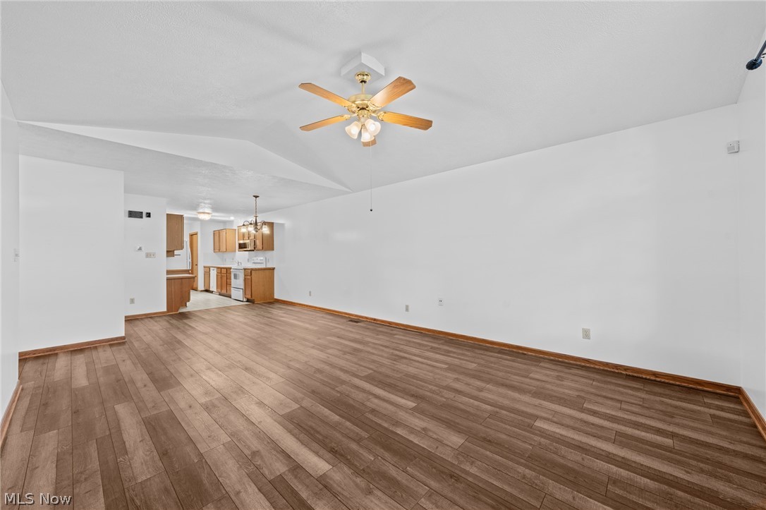 Hartville Country Commons Condo - Residential