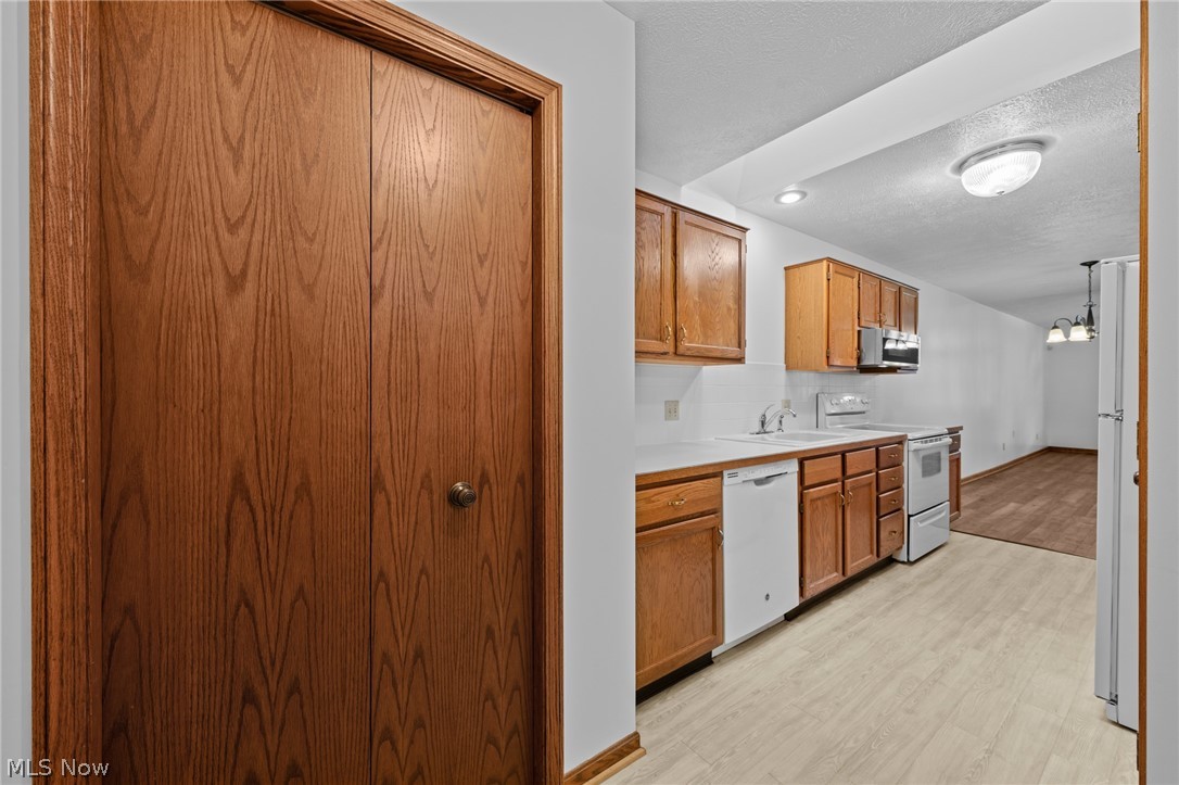 Hartville Country Commons Condo - Residential