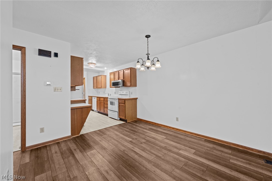 Hartville Country Commons Condo - Residential