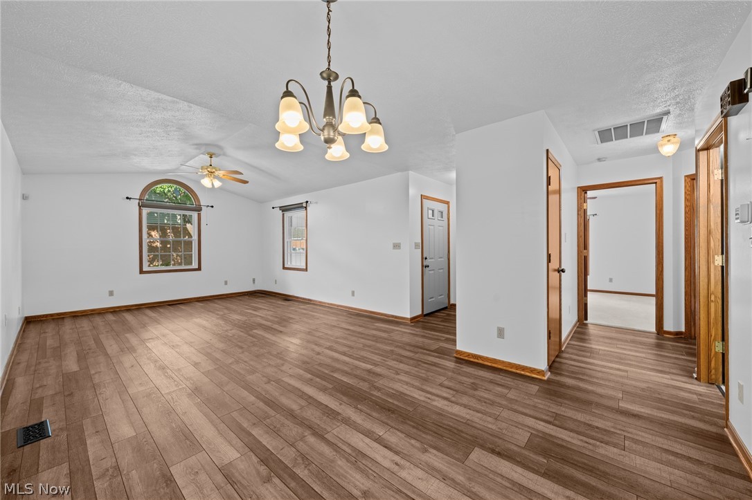 Hartville Country Commons Condo - Residential