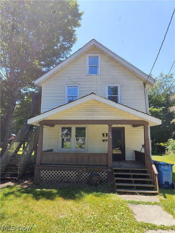 Check out this fully remodeled, rent ready duplex in Kent!  Less than 1.5 miles from campus, this is a great turn-key investment opportunity.  Both units feature 3 bedrooms, full bathroom, and a living space.  Shared basement for storage and laundry. Schedule your private showing today!