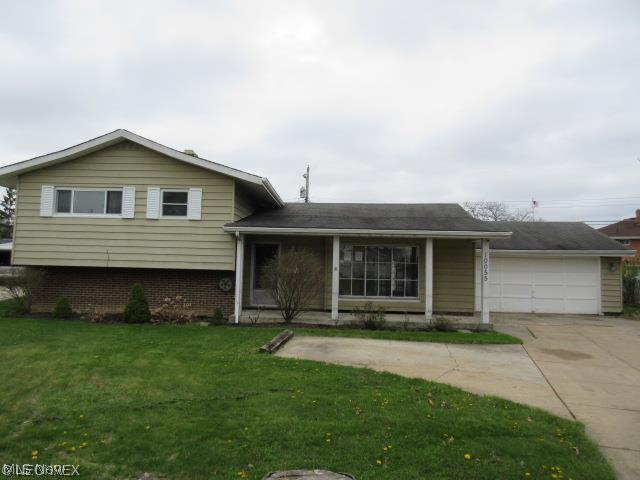 Nice cul-de-sac location. 3 bedroom, 2 full baths, split level home. Nice laminate flooring. Vaulted ceiling in living room & dining room. Huge kitchen. French doors to the rear patio from the dining room. Family room in lower level. 2 car attached garage. Storage shed inside a fenced yard. This is a Dual Path property. All Dual Path properties will be marketed with the listing agent in the MLS and on auction websites.