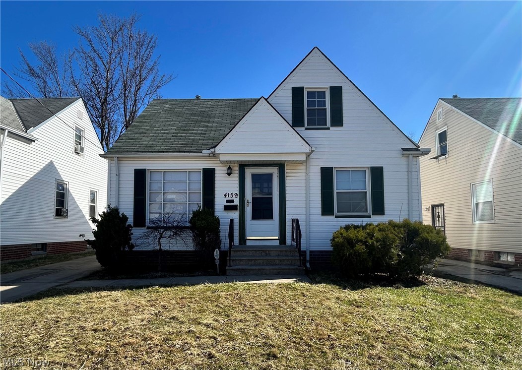 Come see this charming Cleveland home with great potential! This property offers spacious living areas, abundant natural light, and a kitchen with ample cabinet space. Enjoy a nice yard perfect for outdoor relaxation. Conveniently located near parks, shopping, dining, and major highways. Great opportunity for homeowners or investors alike. **Newer roof, furnace and hot water tank!**