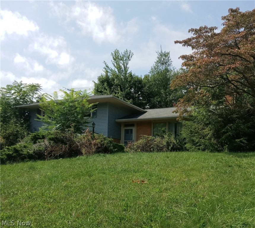 Court Ordered Sale by Private Selling Officer. No Showings. Bidding ends September 24, 2020 & is online only. According to public record this Single family home has 3 bedroom & 2 bath. Information is thought to be correct but not guaranteed. SOLD 100% AS-IS w/all faults. 10% Buyer Premium is added to the high bid. 10% deposit($1,000 min) due w/i 24 hours of bidding end.