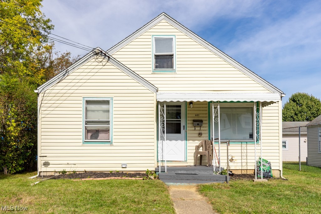 Welcome to 601 Melrose Pl NE, Canton, Ohio! This charming and cozy 2-3 bedroom bungalow offers a warm and inviting atmosphere, perfectly suited for comfortable living. The home features a thoughtfully designed layout, with a bright and inviting living room, a practical eat-in kitchen and a convenient main-floor full bath. The main level has two bedrooms, while the upper level presents versatile possibilities – it can be easily transformed into an additional bedroom, a bonus room for entertainment, a playroom for the kids, or a productive home office. This well-maintained property has been nicely updated throughout the years, and recently included a new roof in 2023.  Call today for a private viewing of this great move in ready home.