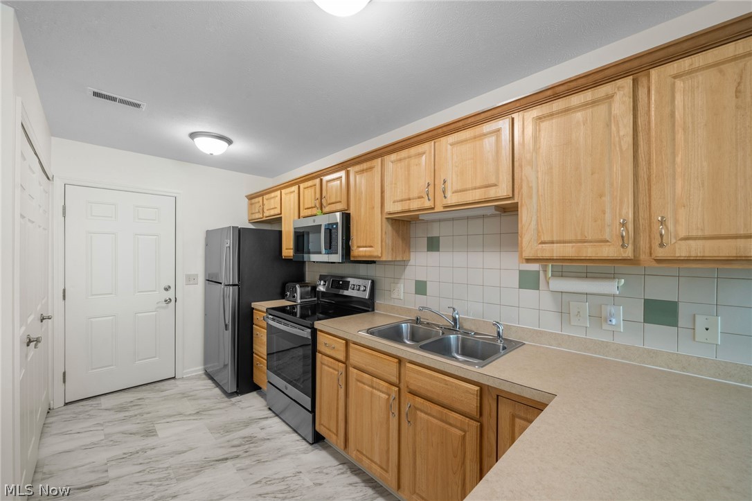 Woodbury Glen Condo - Residential