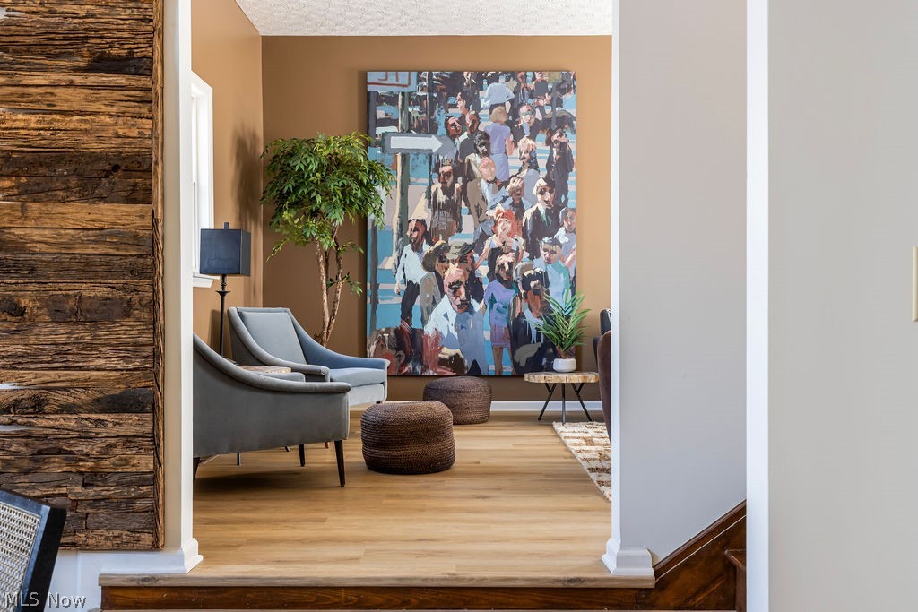 Stay in one of Cleveland’s most dynamic neighborhoods in this architecturally striking loft in Hingetown. With its dramatic ceilings, and gallery-style interiors, the space feels more like a curated design experience than a typical rental. 2 bedroom 1 bathroom.  Off street parking.  Fully furnished.  In unit laundry.  Enjoy morning coffee surrounded by art and natural light, explore downtown Cleveland just minutes away, or head to Edgewater Park for sunset views over Lake Erie.
Whether you're in town for work or a weekend escape, this loft delivers a unique, elevated stay