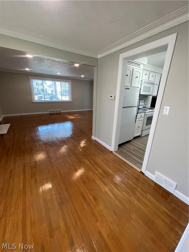 Lyndhurst Manor Sub - Residential