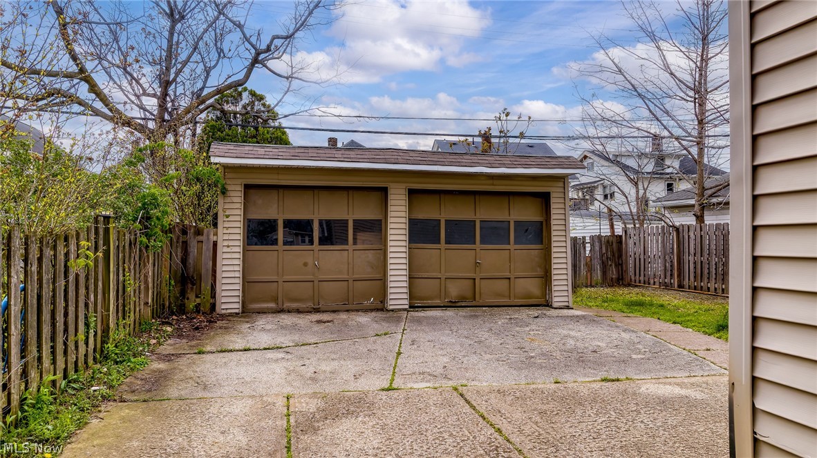 E G Gilberts 01 - Residential Lease