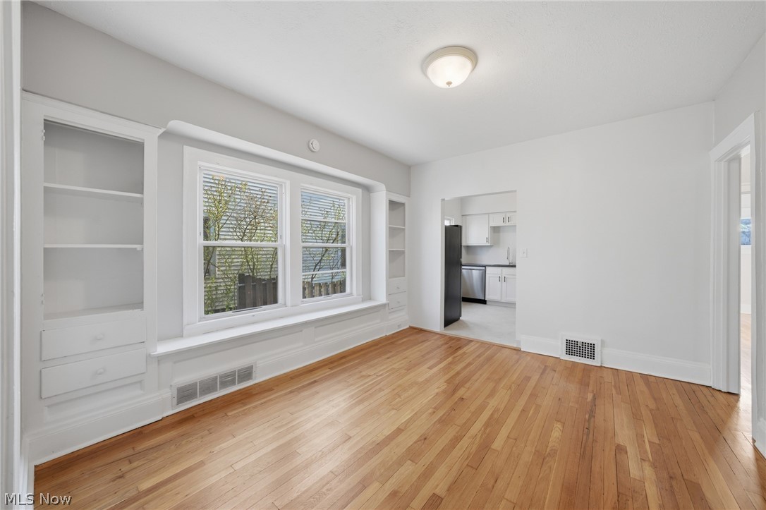 E G Gilberts 01 - Residential Lease