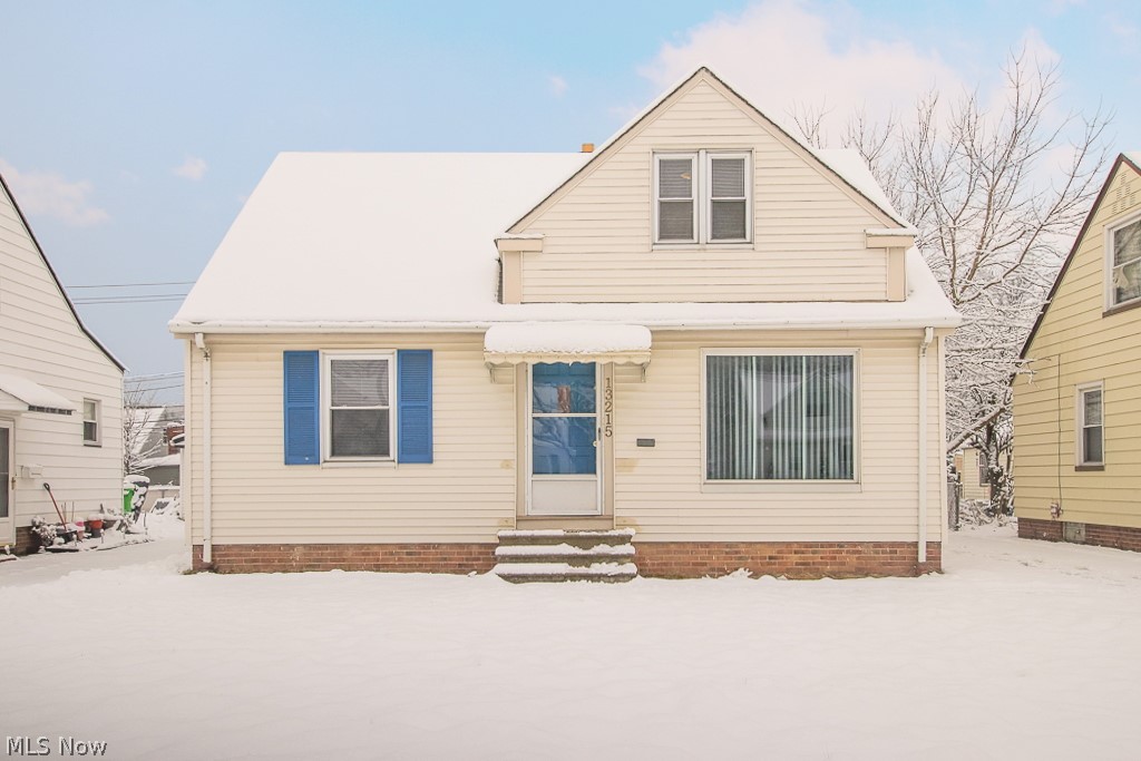 13215 Hathaway Rd, Garfield Hts - Charming 3 Bed 1 Bath Single Family Home!

$950 Rent / $950 Deposit
$25 application fee per adult
NO PETS / NO CMHA / NO SMOKING
1 time $49 non-refundable set up fee paid at lease signing

All applicants are required to fill out a PetScreening application, found on our website directly on the application before being processed. Even if you have NO pets - this application must be filled out. (No fee for qualified assistance animals).

This charming cape cod offers a really lovely home! It features a bright living room with large picture window, an eat-in kitchen with tons of storage space and a fridge and stove on site for resident to use, 2 bedrooms and the full bath with vanity and shower/tub combo all on the main floor! Upstairs the finished dormer has a spacious 3rd bedroom with plenty of built-in storage. This home also has a full basement with washer/dryer hookups, a detached single car garage and large partially fenced-in backyard! Plus