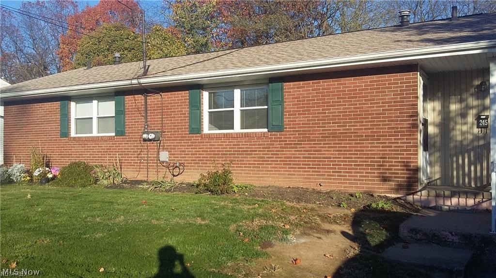 2 bedroom unit for rent in a side by side duplex. 1 car attached garage and room for more parking. 1 dog OR 1 cat allowed with $200 non-refundable deposit. Available immediately. Application is $35 and we screen for credit, criminal, and eviction history.