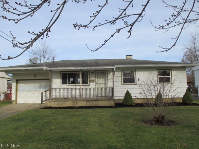 Cute 3 bedroom home with 1 car attached garage and a full basement that could easily be finishd into a family or Rec room.  Home has many possibilities foe 1st time buyer or a retirement couple.