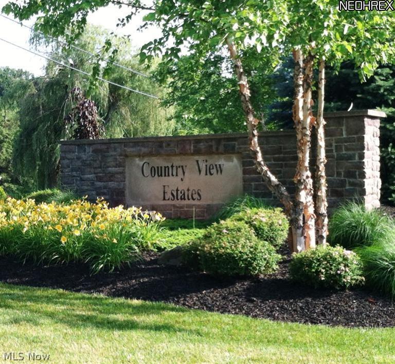 Beautiful rolling, meandering streets, in a neighborhood of newer distinctive homes with 25% or more masonry construction. on each home's front elevation. Underground utilities. Large open spaces between lots offers that big country feel. Enjoy the convenience of city services with water and sewer. Choose your own builder or choose our featured builder, Zare MBA, offering affordable floor plans for today's lifestyles. Walk out sites to choose from Phase 3 now open. Seller financing for your future building plans.  Sublot 19