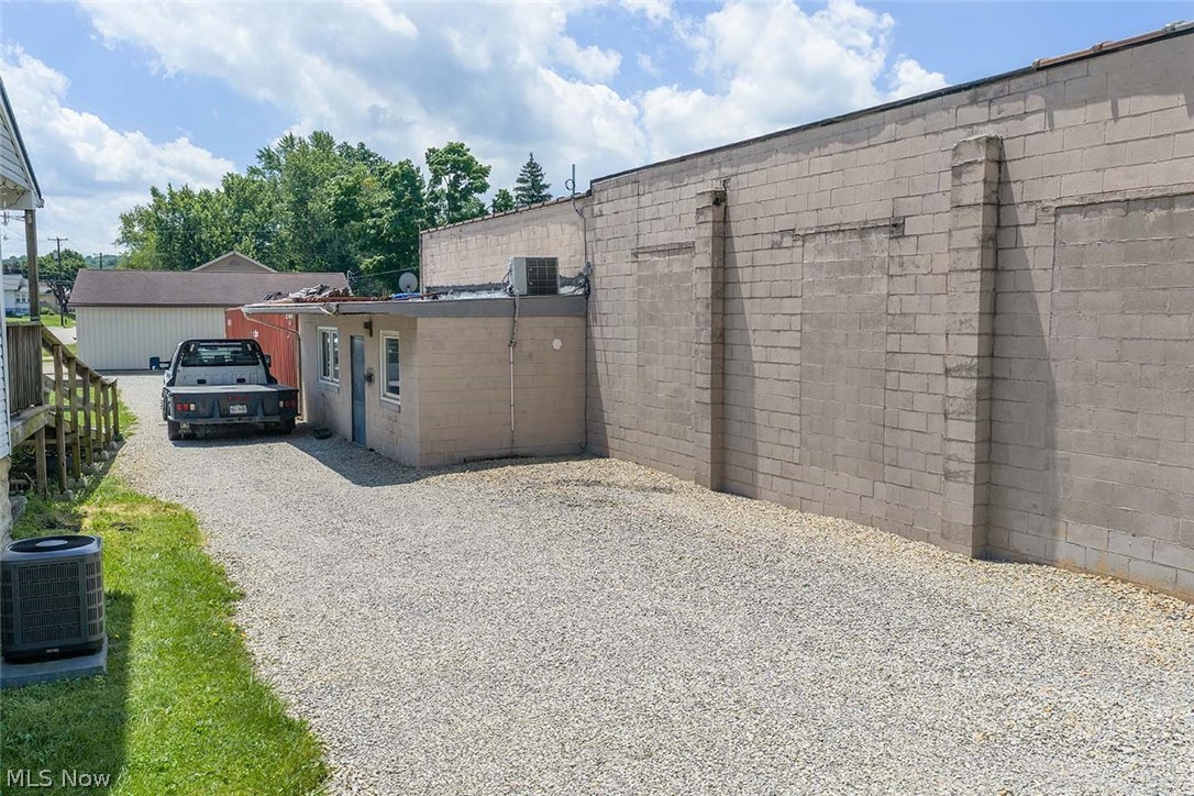 City/Uhrichsville - Commercial Sale