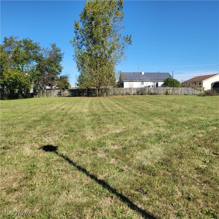 Dreaming of building a quality home in a prime location? Look no further. Horizon Development in Elyria offers beautiful, fully serviced cul-de-sac residential lots ready for your build.  Paved streets, all utilities, sidewalks, street lights, etc.  Bring your ideas and let your mind wonder.