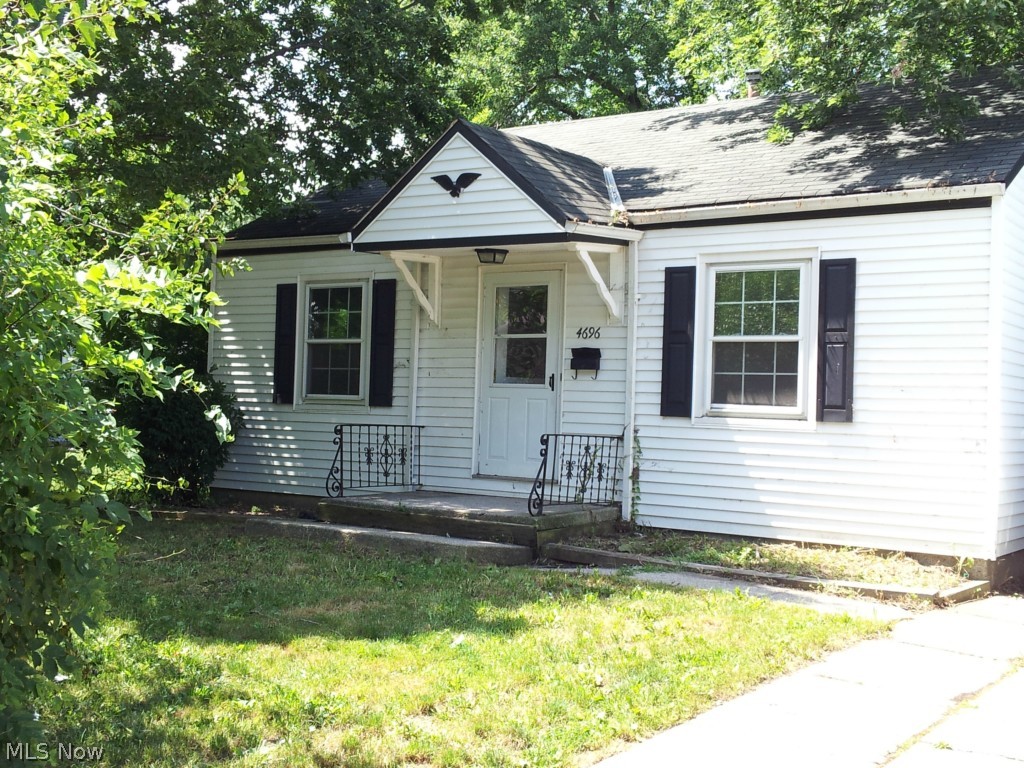 Perfect & cozy ranch-style home available for rent!  Features 2 bedrooms & 1 bath, laundry room/ mud room for additional storage & appliances included. 
Pets on a case by case basis with additional $25 monthly pet rent. No Section 8.