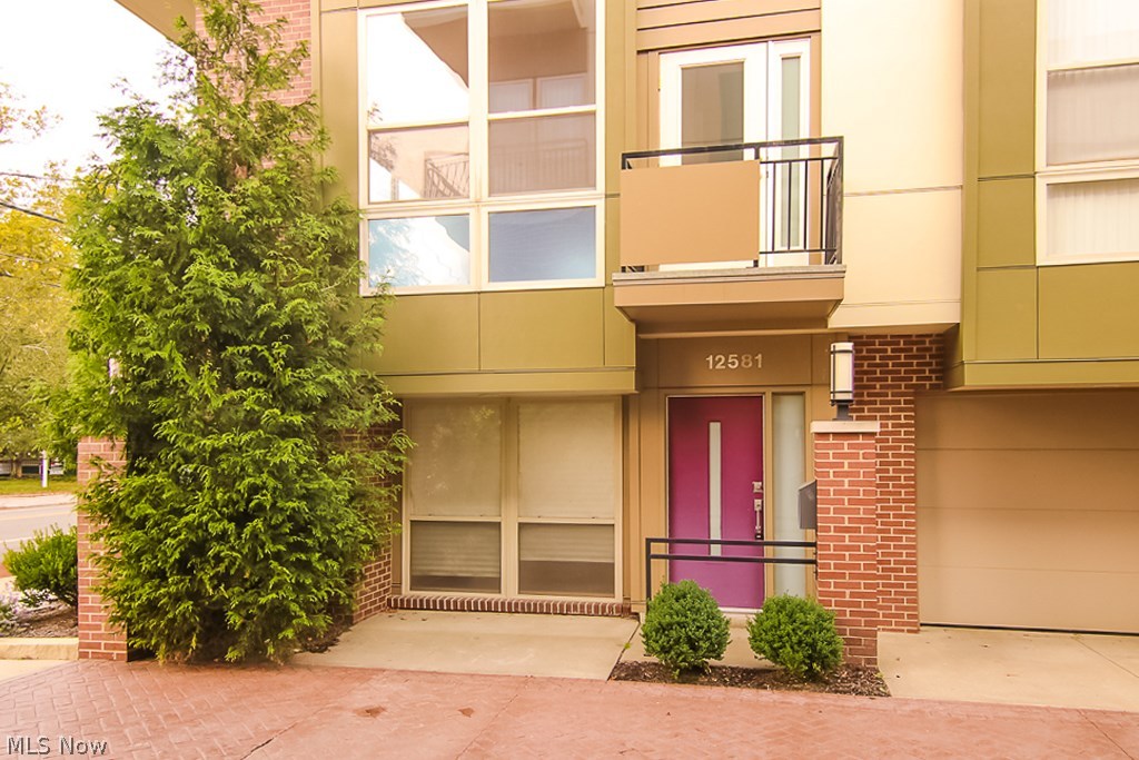 This is an opportunity to own a live work retail/studio space in a younger development in one of Cleveland's best neighborhoods. Roof top deck with views of Downtown and the Larchmere Arts District. Larchmere is located minutes form University Circle and the Cultural Center of the region. Close to the Cleveland Clinic and University Hospital, Case and more. Greater Circle Living program is available, call for more information.