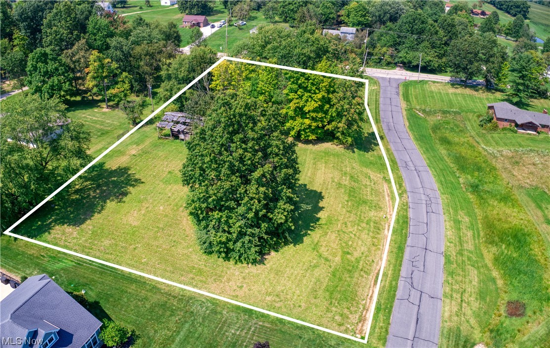 This is a high lot. Partially wooded.  In Heron Creek subdivision. City water and septic. Last lot available. Choose your own builder.