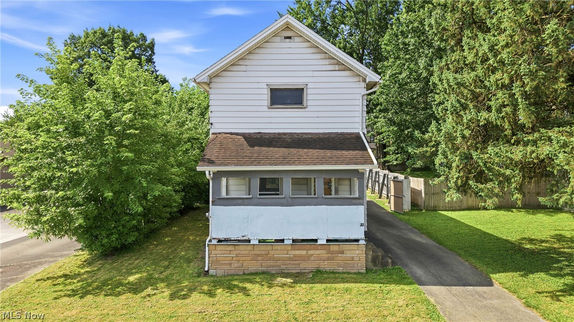 Unlock the potential in this 2-bedroom, 1-bath home located in the heart of Struthers! Whether you're an investor, flipper, or buyer looking for a project, this property offers a fantastic opportunity to build equity and make it your own. Featuring a 2-car garage and a functional layout, this home is ready for your vision and updates. With plenty of potential and a convenient location this could be the investment you've been waiting for. Bring your ideas, roll up your sleeves, and imagine the possibilities!
