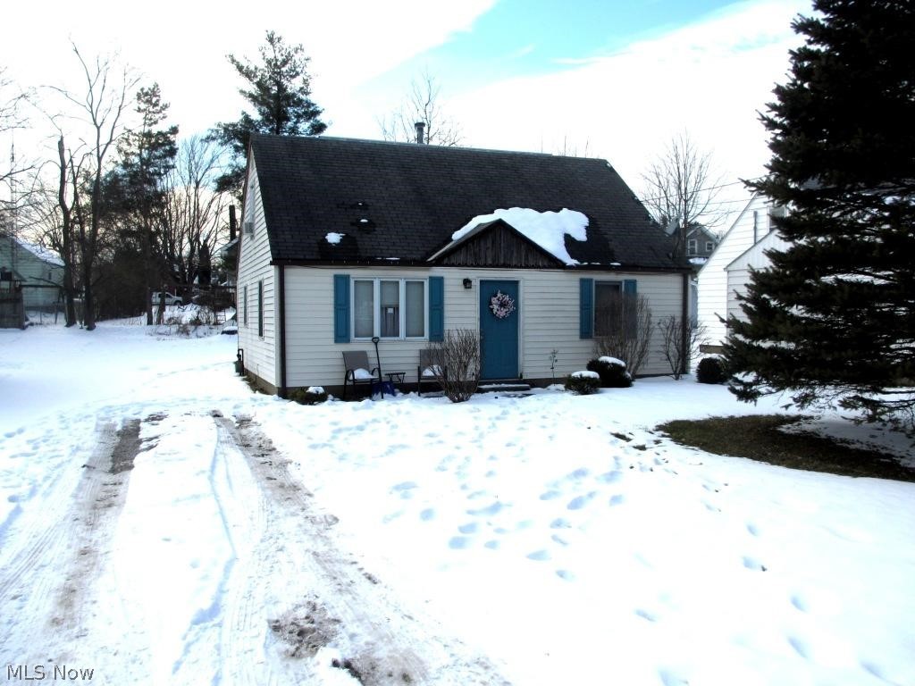 Great starter home or investment property in Perry!  This 3 bedroom bungalow features Living Room with laminate flooring, kitchen w/ appliances, Two 1st floor bedrooms, 1st floor Laundry, spacious Master Bedroom, updated full bath.  Updates includes, bathroom, flooring, electric, plumbing, hot water tank, finished upstairs Master Bedroom. Great location! Hurry to see! Property is tenant occupied. Tenant is on a month to month lease.