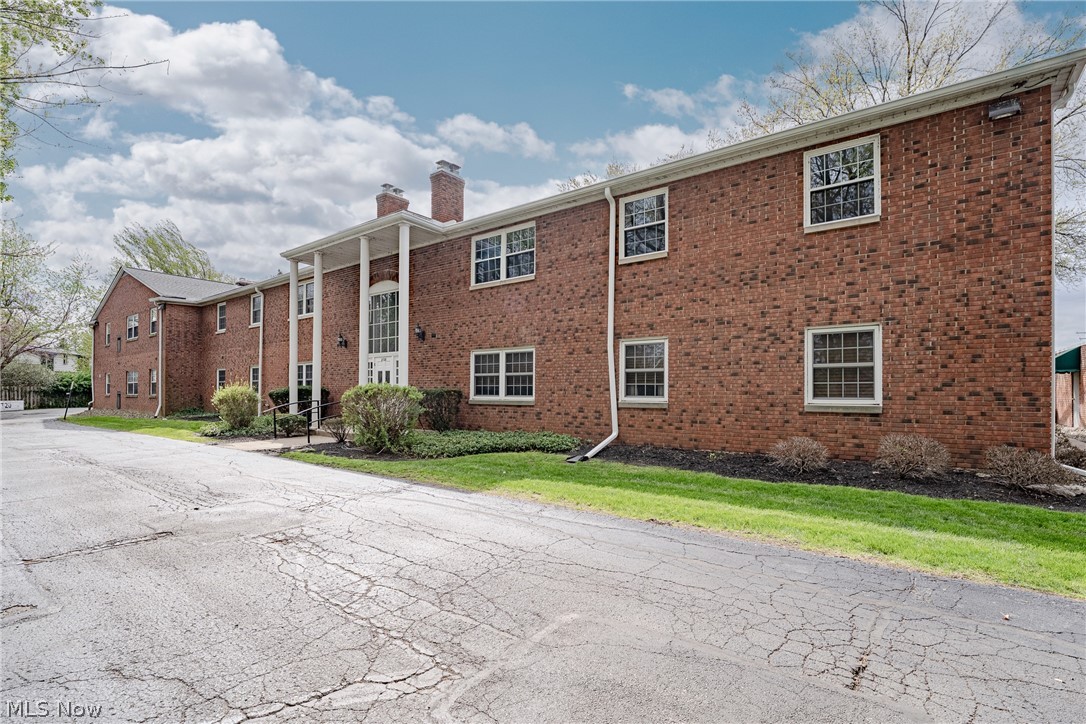 Heritage Circle Condo - Residential