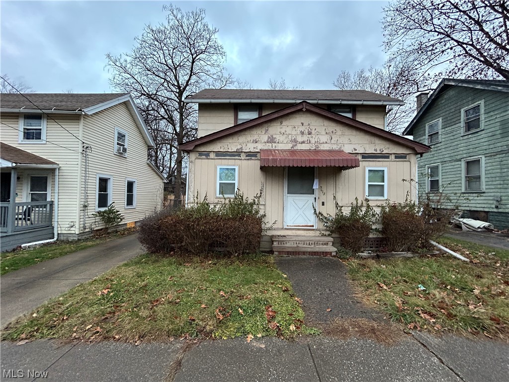 Looking for your next investment property to add to your portfolio or perhaps a home to call your own?  Look no further. With a little TLC, the ROI on this property exceeds the 1% rule. Rent in this zip code for 3 bedroom single family homes are between $1100- $1300 per month. Don't miss this opportunity to build passive income. Schedule your private showing today.