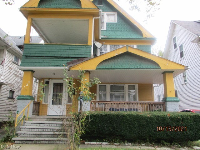 Three Family - 1st floor 2 bedroom 1 bath - 2nd Floor 2 bedroom 1 bath- 3rd floor 1 bedroom 1 bath.
Need TLC