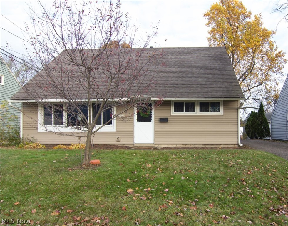 Welcome Home! Move in ready, light and bright charming 4 bedroom, 1 bath- 50's style Cape Cod in Cuyahoga Falls. Conveniently located to parks
and Portage Crossing Shopping District. Completely updated in 2009- New roof, windows, siding, kitchen and 2 car garage. 2018-New Furnace
2018- New Hot Water Tank- 2019 Updated Bathroom. Serene outdoor space with mature trees and gated fenced in backyard.
All appliances stay, including Washer & Dryer purchased in 2016

What I love about this home!
Cozy and charming Heslop Cape, well maintained!
Great central location with activities all around.