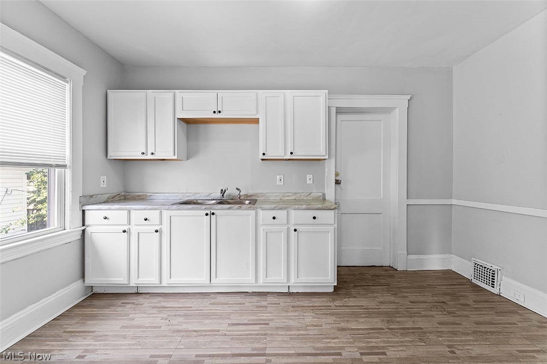Myers & Schneiders - Residential Lease