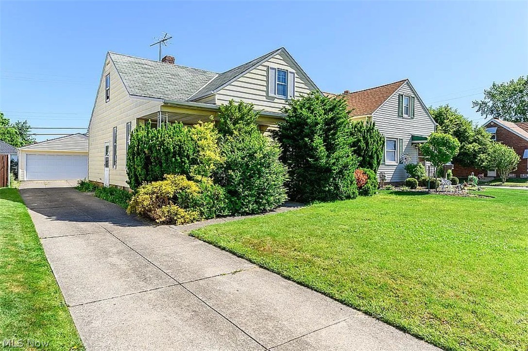 Lovely cape cod in the heart of beautiful Parma on a very nice street. There is plenty of meat on the bone to fix this property up to your liking. A decent discount compared to retail. Similar updated homes selling for $235k or more.