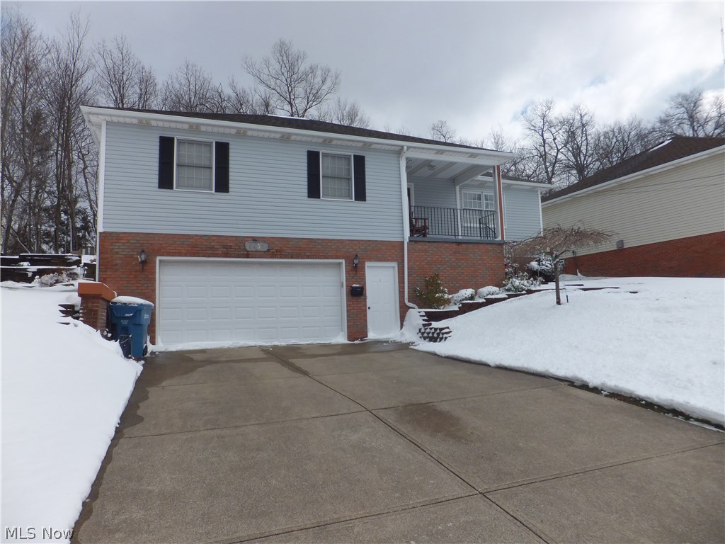 Super Raised Ranch,Move-in condition,3 bedrooms,master bedroom w/full bath,double closets & vaulted ceiling,1st floor laundry,tiled foyer,glass block windows,lower level has rec room,office &  workshop,central air,16x11 deck,newer roof 2yrs (tear off),attached 2 car garage w/opener