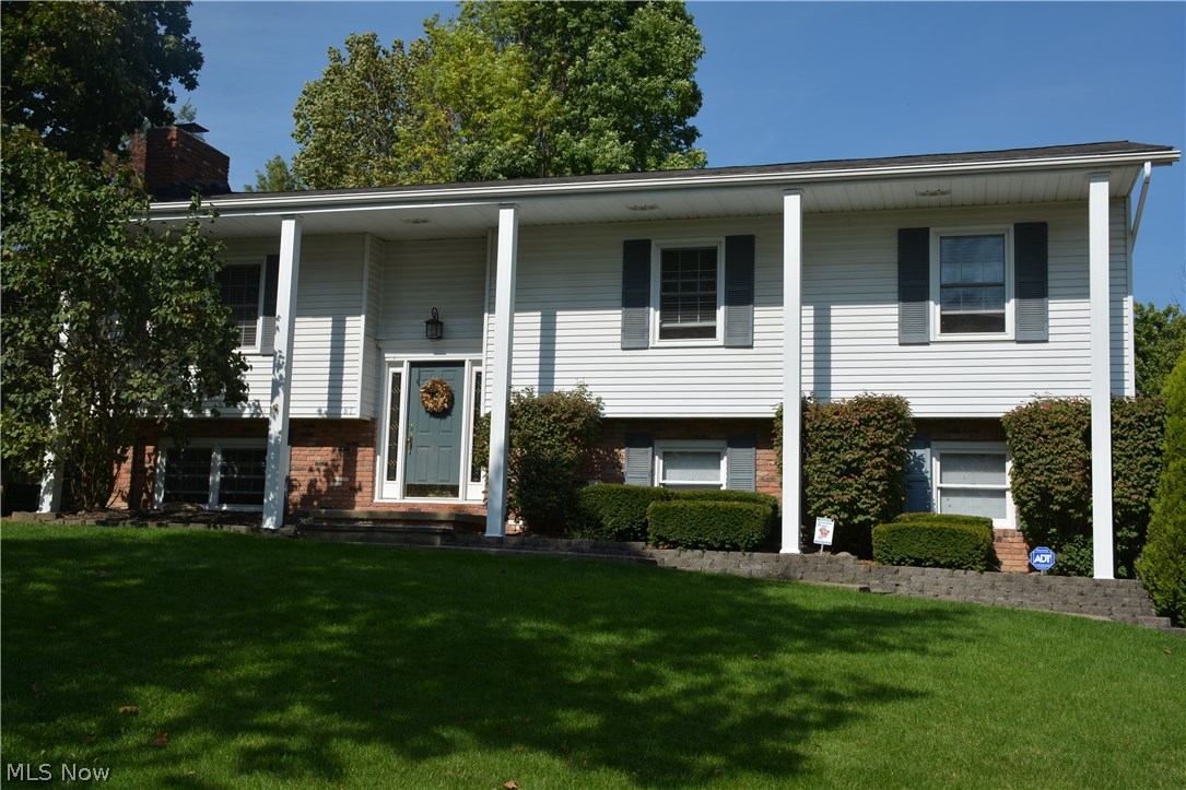Super sharp bi-level/raised ranch featuring three spacious bedrooms and 2 and 1/2 baths.  Plenty of room for family and friends from the comfortable living room that flows into the dining room; into the well appointed kitchen with breakfast bar with maple cabinets, ceramic tile and newer appliances.  The kitchen slider leads to the spacious deck, complete with hot tub and above ground pool.  And there is still plenty of backyard space with a shed  Invisible Fence installed.  The attached two car garage is equipped with water and heat.  This home includes a home warranty as well.