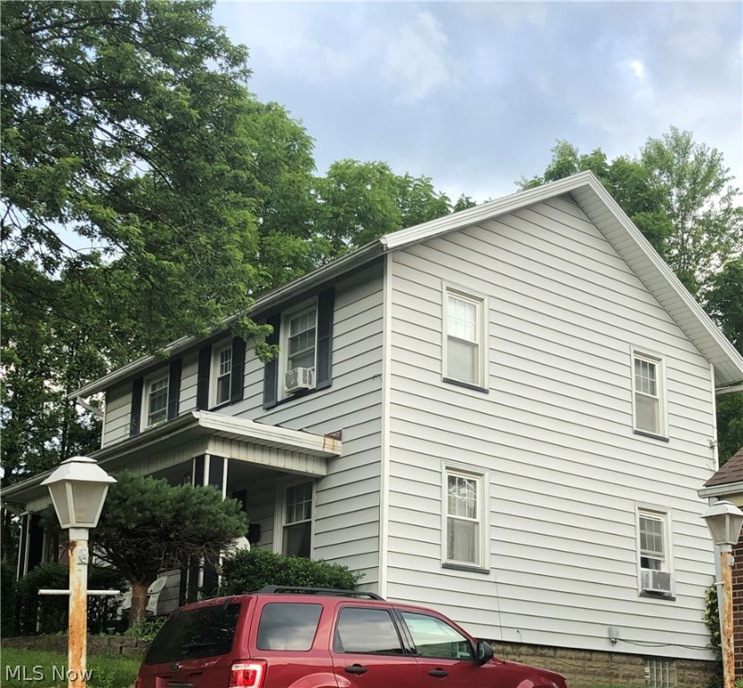 Court Ordered Sale by Private Selling Officer. No Showings are permitted, property is believed to be occupied. Bidding ends July 22, 2020 & is online only. According to public record this Single family home has 3 bedroom & 1 full 1 half bath. Information is thought to be correct but not guaranteed. SOLD 100% AS-IS w/all faults. 10% Buyer Premium is added to the high bid. 10% deposit($1,000 min) due w/i 24 hours of bidding end.