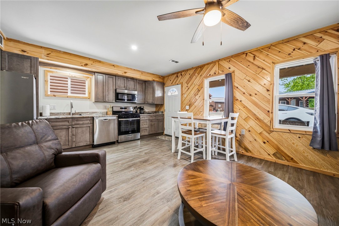 Cabins On The Lake - Residential