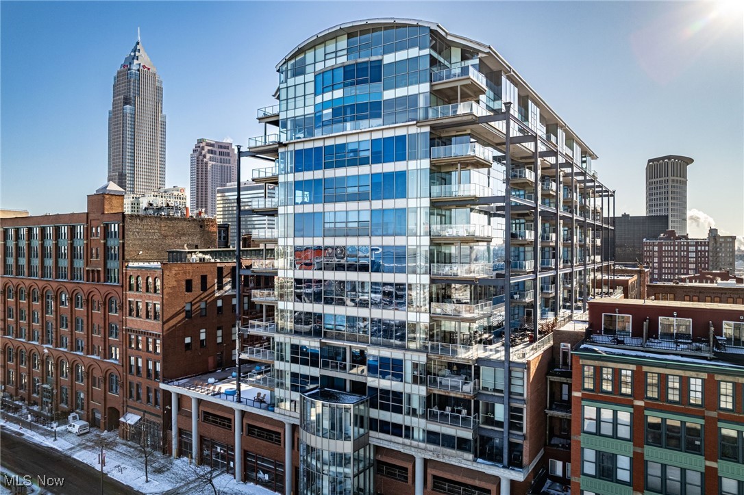Pinnacle Condo - Residential