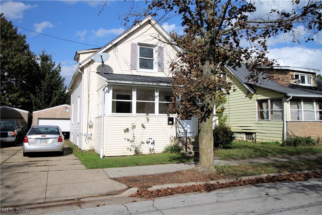 This two bedroom, one full bath colonial home with front porch is part of a six home portfolio. This six home portfolio total asking is $286,990.  The monthly rent for this home is $700.00. The monthly income for the six properties are a total of $4,567.  The other properties include 1375 Marcy Street, Akron; 2249 5th St. SW, Akron; 2286 6th St SW, Akron; 250 Sobul Avenue, Akron; 622 Talbot Avenue, Akron.