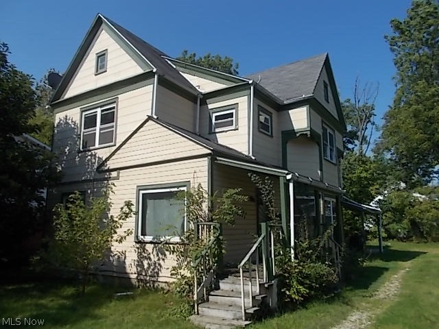Investment Opportunity for a spacious Akron duplex!! Property needs work and is priced to sell!! Property has hardwood floors and many classic features of the property have been preserved. Downstairs unit features 3 bedrooms and a large living area with 2 bedrooms upstairs with similar larger rooms and living area. A short drive to the downtown area and convenient access to highway. Make this your next project and unique addition to your rental portfolio!!