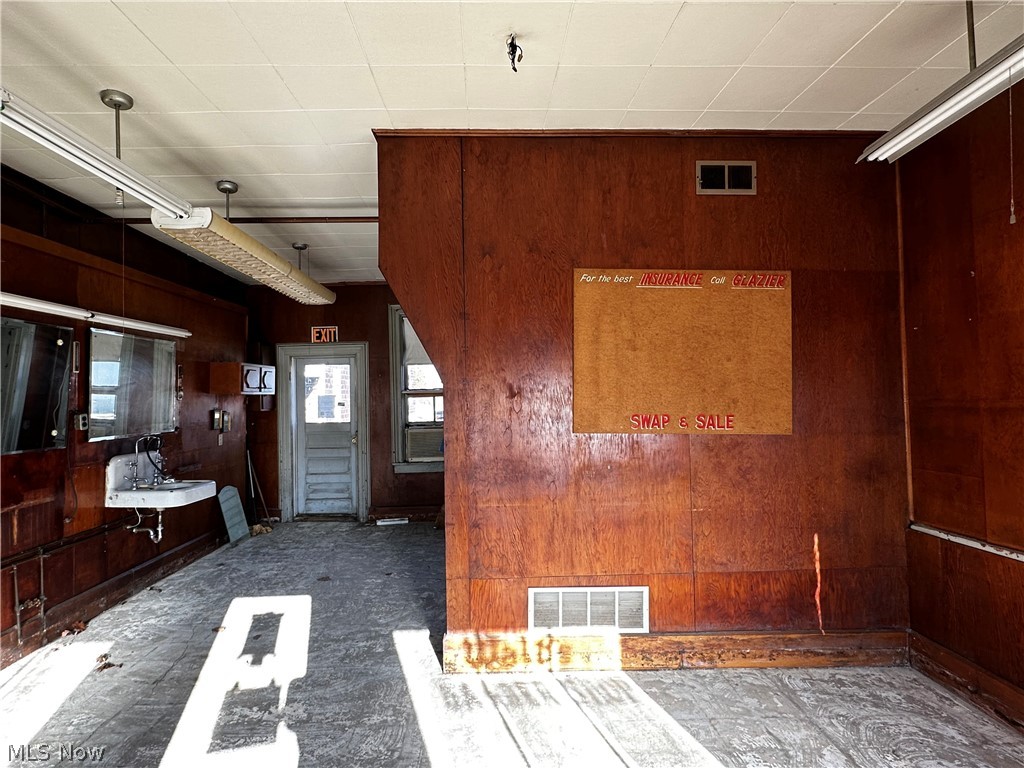 Village/Jefferson - Commercial Lease