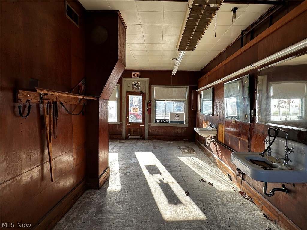Village/Jefferson - Commercial Lease